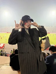 Footballer Van Thanh's Girlfriend Shares Sweet, Vulnerable Couple Moments - image 2