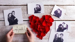 Cute and Romantic Couple Love Wallpapers for Mobile and PC - image 5