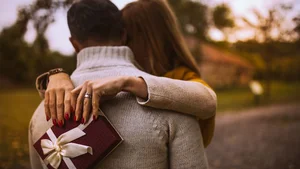 Cute and Romantic Couple Love Wallpapers for Mobile and PC - image 41