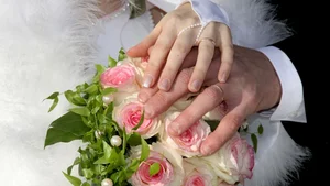 Cute and Romantic Couple Love Wallpapers for Mobile and PC - image 22