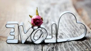 Cute and Romantic Couple Love Wallpapers for Mobile and PC - image 11