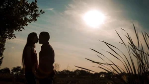Cute and Romantic Couple Love Wallpapers for Mobile and PC - image 27