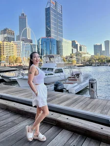 Oc Thanh Van Debuts Fresh New Style After 7 Months in Australia - image 4