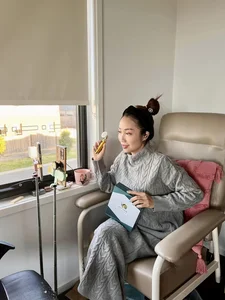 Oc Thanh Van Debuts Fresh New Style After 7 Months in Australia - image 1