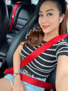 Oc Thanh Van Debuts Fresh New Style After 7 Months in Australia - image 8