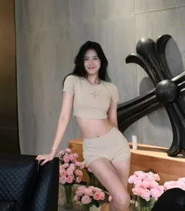 Stunning Basketball Star Nearly 2 Meters Tall Captivates Fans with Extraordinary Beauty - image 4