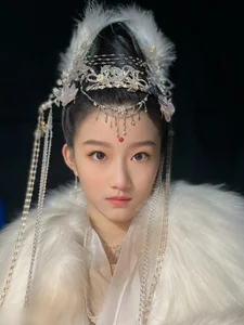 The Rising 15-Year-Old Actress Who Outshone Yang Mi with Her Heartbreaking Performance - image 8