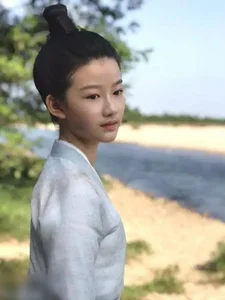 The Rising 15-Year-Old Actress Who Outshone Yang Mi with Her Heartbreaking Performance - image 0