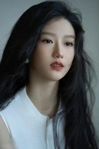 The Rising 15-Year-Old Actress Who Outshone Yang Mi with Her Heartbreaking Performance - image 9
