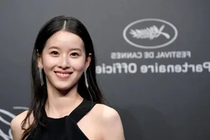 The Evolution of the ‘Milk Tea Girl’: Netizens React to Zhang Zetian’s Current Visuals - image 9