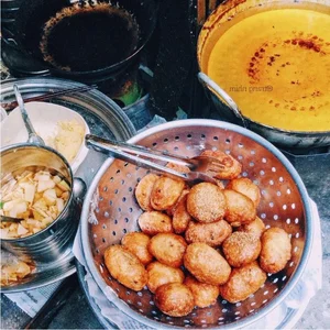 Exploring the Culinary Paradise of Dong Xuan Market: 7 Must-Try Street Food Delicacies in Hanoi - image 12