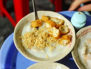 Exploring the Culinary Paradise of Dong Xuan Market: 7 Must-Try Street Food Delicacies in Hanoi - image 4