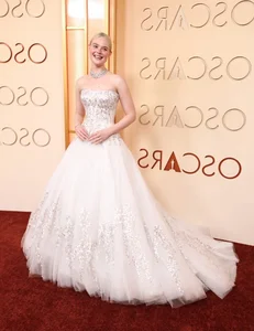Oscar 2026 Best Dressed: Stunning Red Carpet Fashion and Designer Gowns - image 11