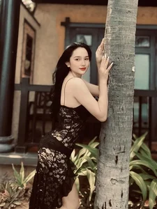 The Stunning Allure and Style of Huynh Nhu, Wife of Singer Khanh Don - image 6