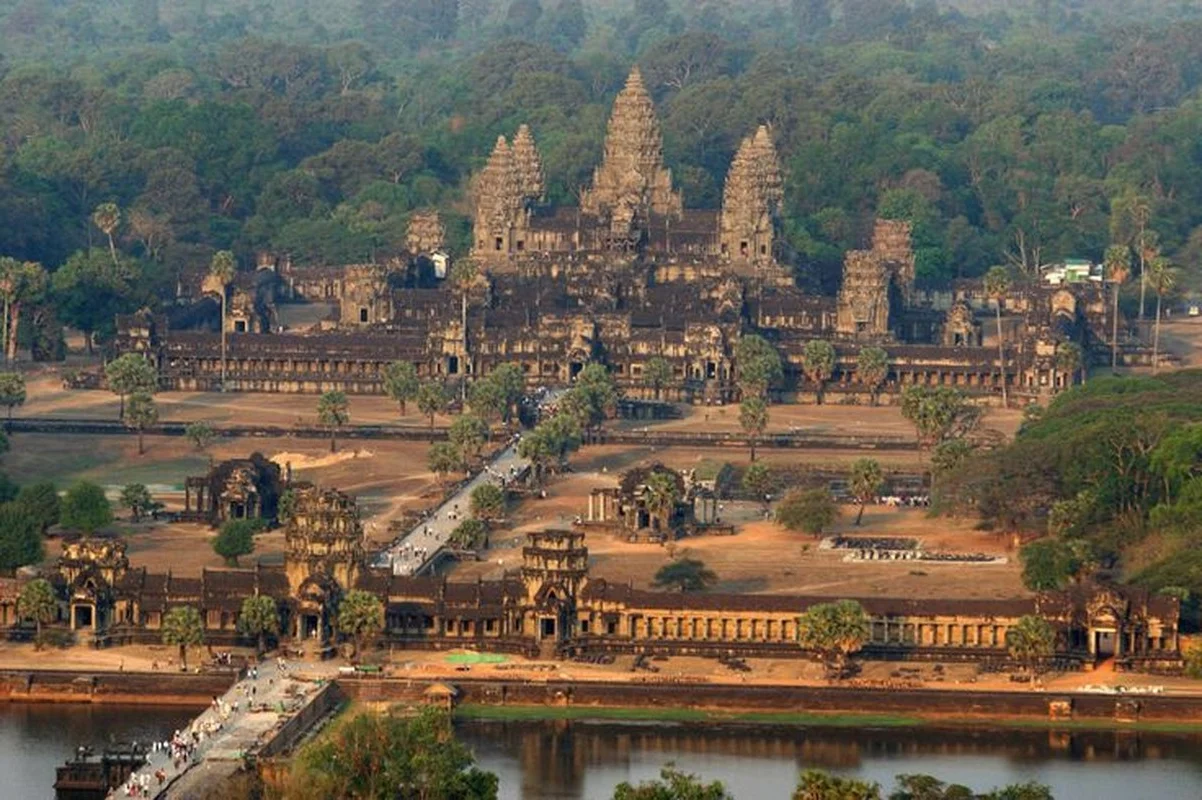 Ancient Mysteries: Incredible Structures Often Linked to Extraterrestrial Origin