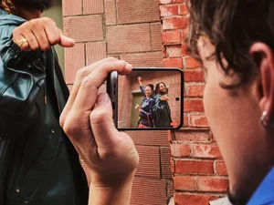 Motorola RAZR 70 Global Launch Features Major Battery and Camera Upgrades - image 9