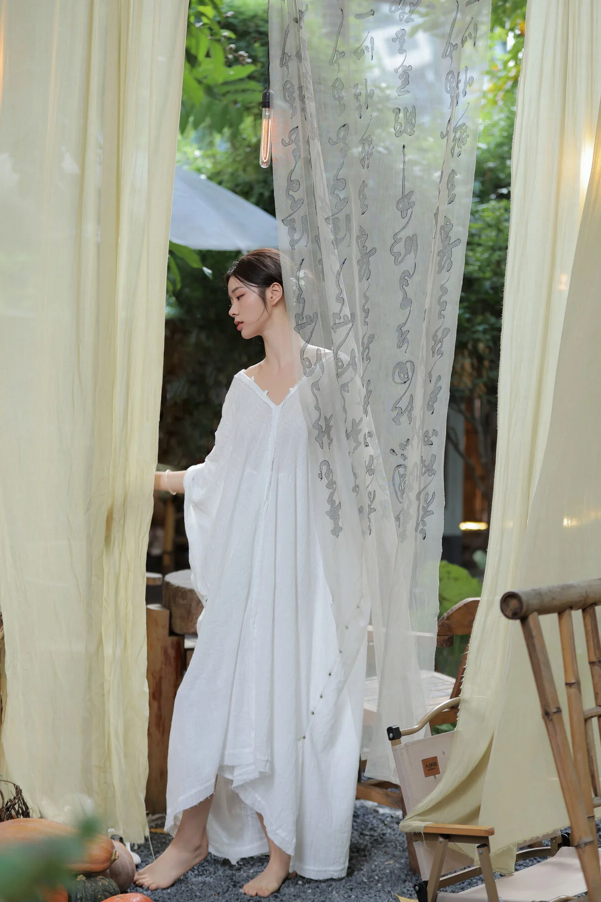YiTuYu Art Language Vol.8112: Ban Ban Jiang 36P Artistic Set