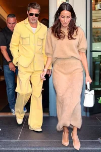 Brad Pitt and Ines de Ramon: A Look at Their Sophisticated Matching Couple Style and Red Carpet Fashion - image 7