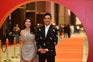 Ha Tri Quang and Thanh Doan’s Romantic Appearance at the Star of the Year Awards - image 2