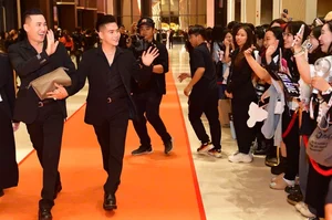 Ha Tri Quang and Thanh Doan’s Romantic Appearance at the Star of the Year Awards - image 6
