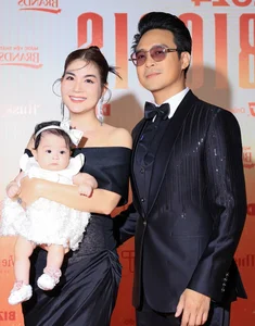 Ha Tri Quang and Thanh Doan’s Romantic Appearance at the Star of the Year Awards - image 3