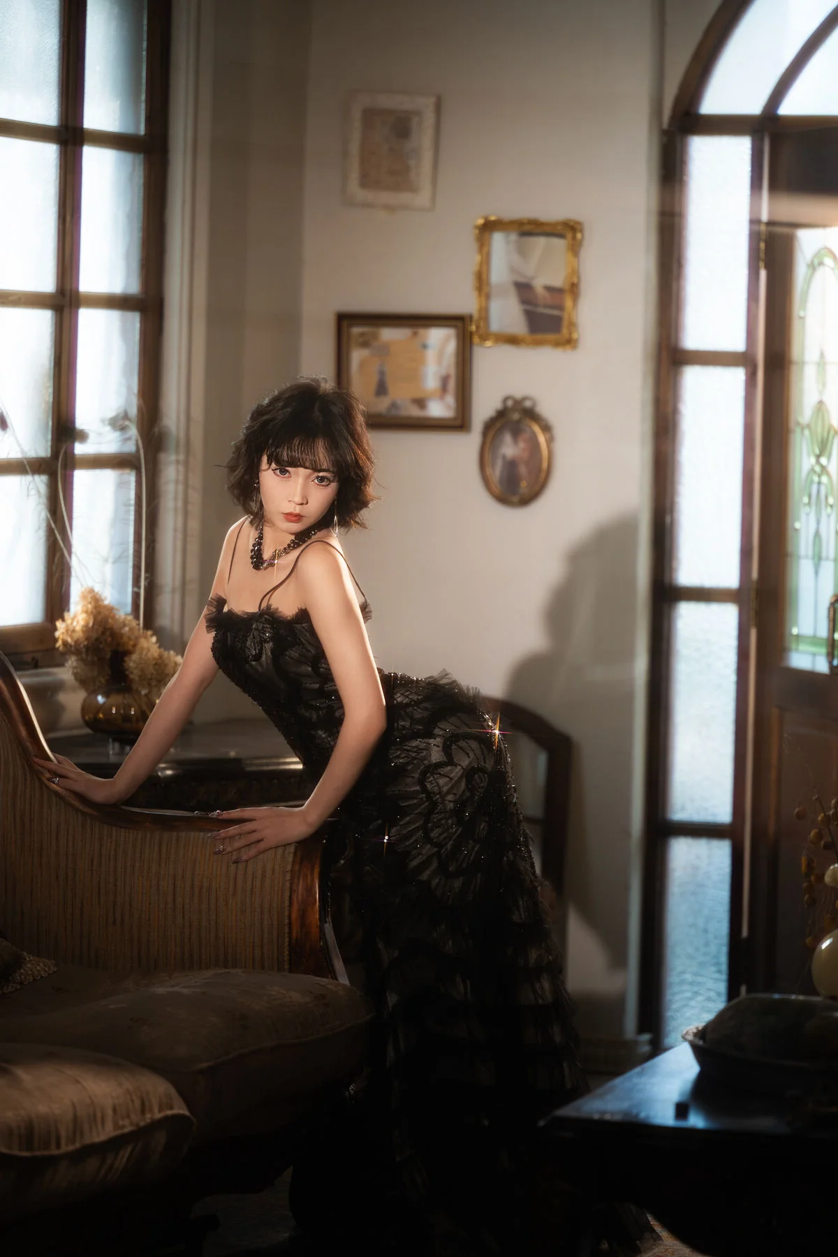 Yi Ming: Classic Elegance in Black Lace Dress - YiTuYu Art Language Vol.8835