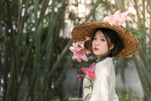 Ethereal Muse in the Bamboo Forest: A Poetic Traditional Journey - image 3