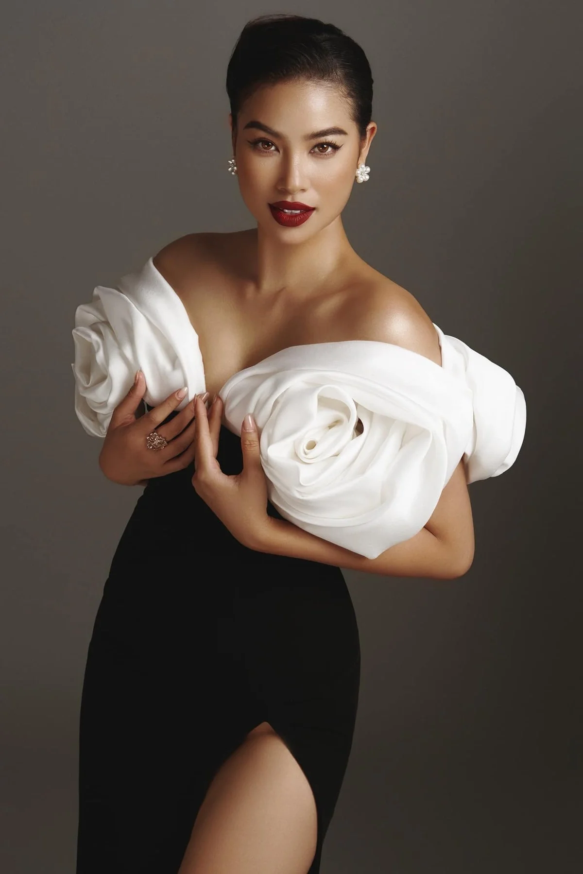Miss Universe Vietnam Pham Huong Shines with Stunning Beauty at 33