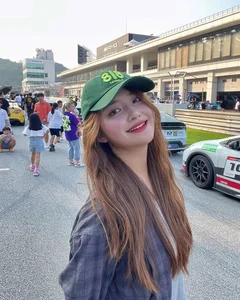 Viral Math Teacher Captivates Internet with Intellectual Beauty and Style - image 0