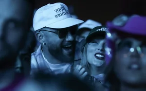 Coachella 2024: Hollywood Stars Showcase Bold Festival Fashion - image 0