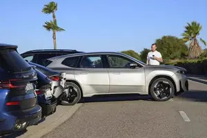 Discover the All-New Electric BMW iX3: AI Virtual Assistant and Smart Interaction Technology - image 3