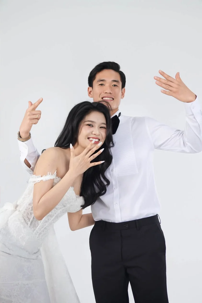 Footballer Huỳnh Tấn Sinh and His Stunning Banker Fiancée Share Romantic Wedding Photos