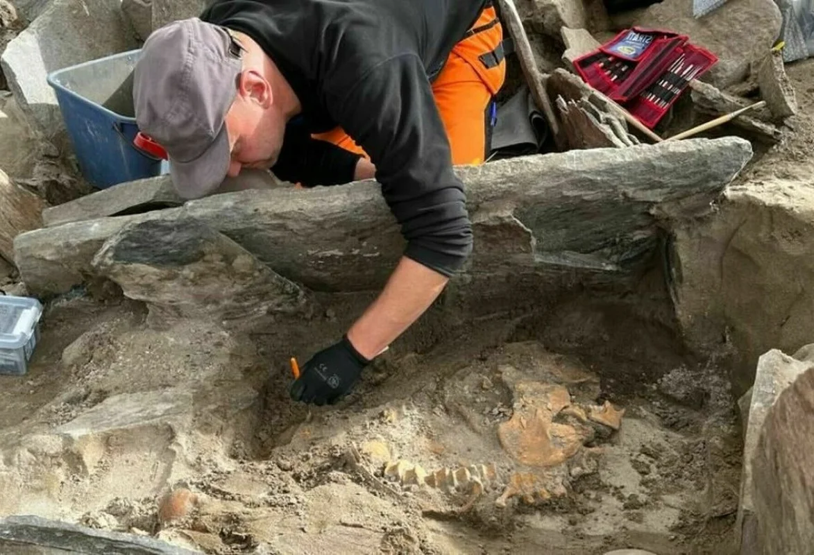 Unearthing a 4,000-Year-Old Ancient Tomb: Secrets That Shocked the World