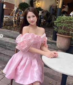 Bui Thu Huong: The Elegant VTV8 MC and Her Romance with Footballer Minh Vuong - image 3