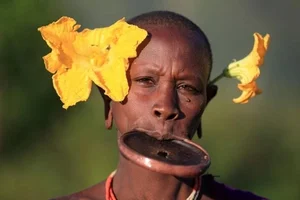 Bizarre Beauty Rituals: Unusual Trends and Traditions from Around the World - image 5