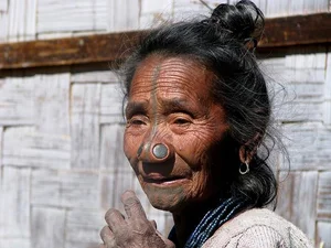 Bizarre Beauty Rituals: Unusual Trends and Traditions from Around the World - image 7