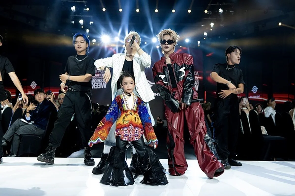 Rising Star: The Incredible 3-Year-Old Child Model Captivating the Fashion Runway