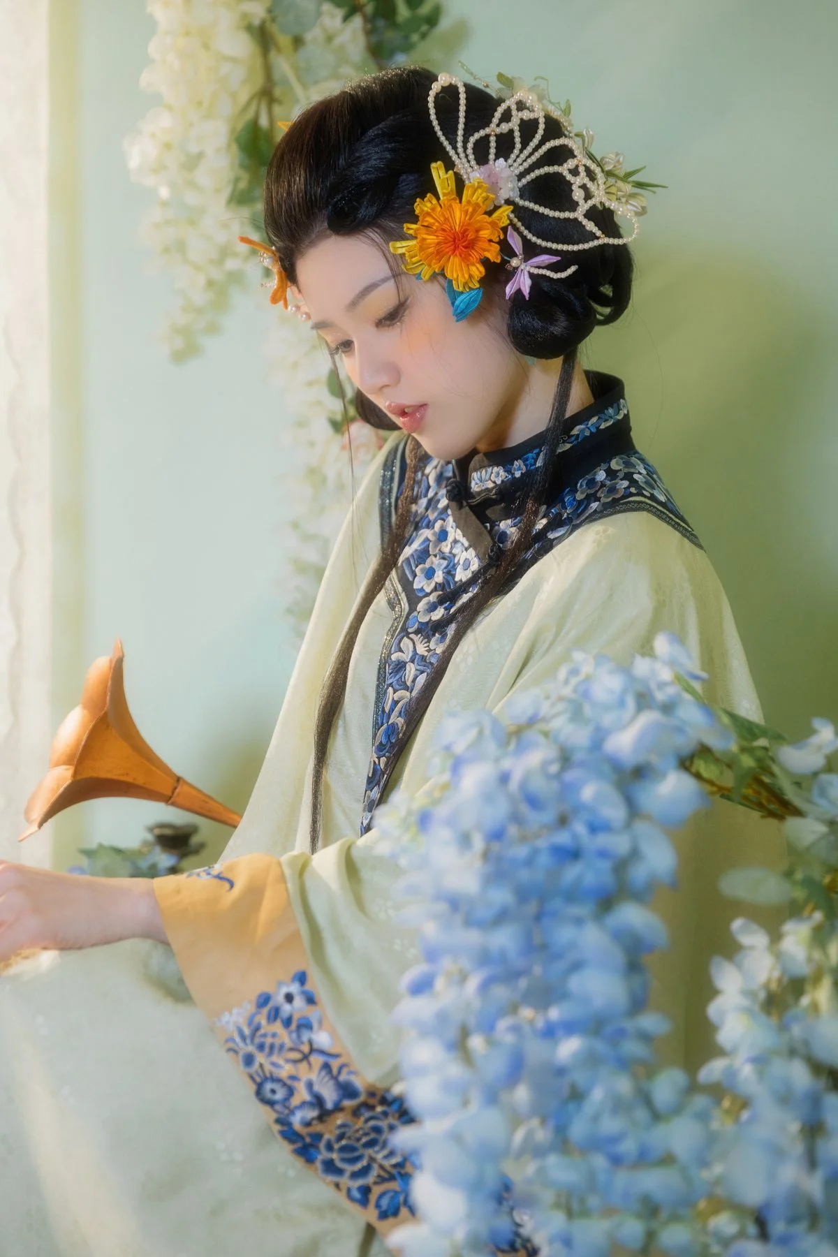 YiTuYu Art Language Vol.5930: Exquisite Artistic Portraits Featuring the Graceful Yu Han