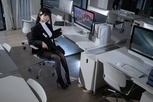 Stunning Rio Tsukatsuki Blue Archive Cosplay by Shi Liang Yu: Sophisticated Office Lady Aesthetic with Elegant Black Stockings and Professional Style - image 5