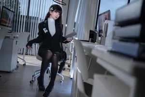 Stunning Rio Tsukatsuki Blue Archive Cosplay by Shi Liang Yu: Sophisticated Office Lady Aesthetic with Elegant Black Stockings and Professional Style - image 8