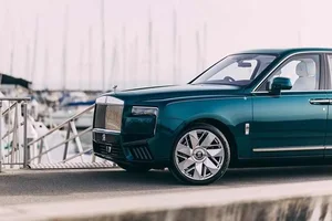 The Ultimate Luxury: Exploring the Bespoke Rolls-Royce Cullinan Yacht Edition Collection - image 6