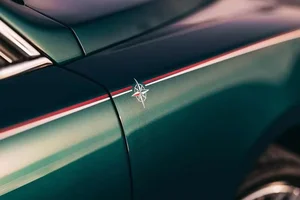 The Ultimate Luxury: Exploring the Bespoke Rolls-Royce Cullinan Yacht Edition Collection - image 10
