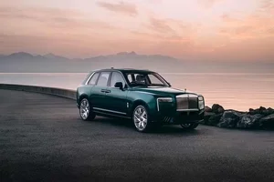 The Ultimate Luxury: Exploring the Bespoke Rolls-Royce Cullinan Yacht Edition Collection - image 9