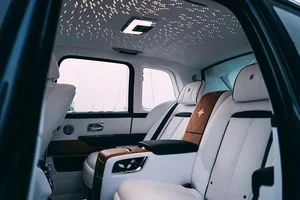 The Ultimate Luxury: Exploring the Bespoke Rolls-Royce Cullinan Yacht Edition Collection - image 5