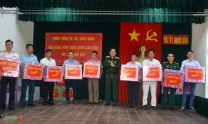 Visiting Soldiers and Citizens of Truong Sa Islands and DK1 Platform - image 1