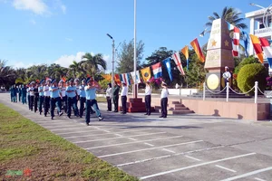 Visiting Soldiers and Citizens of Truong Sa Islands and DK1 Platform - image 2