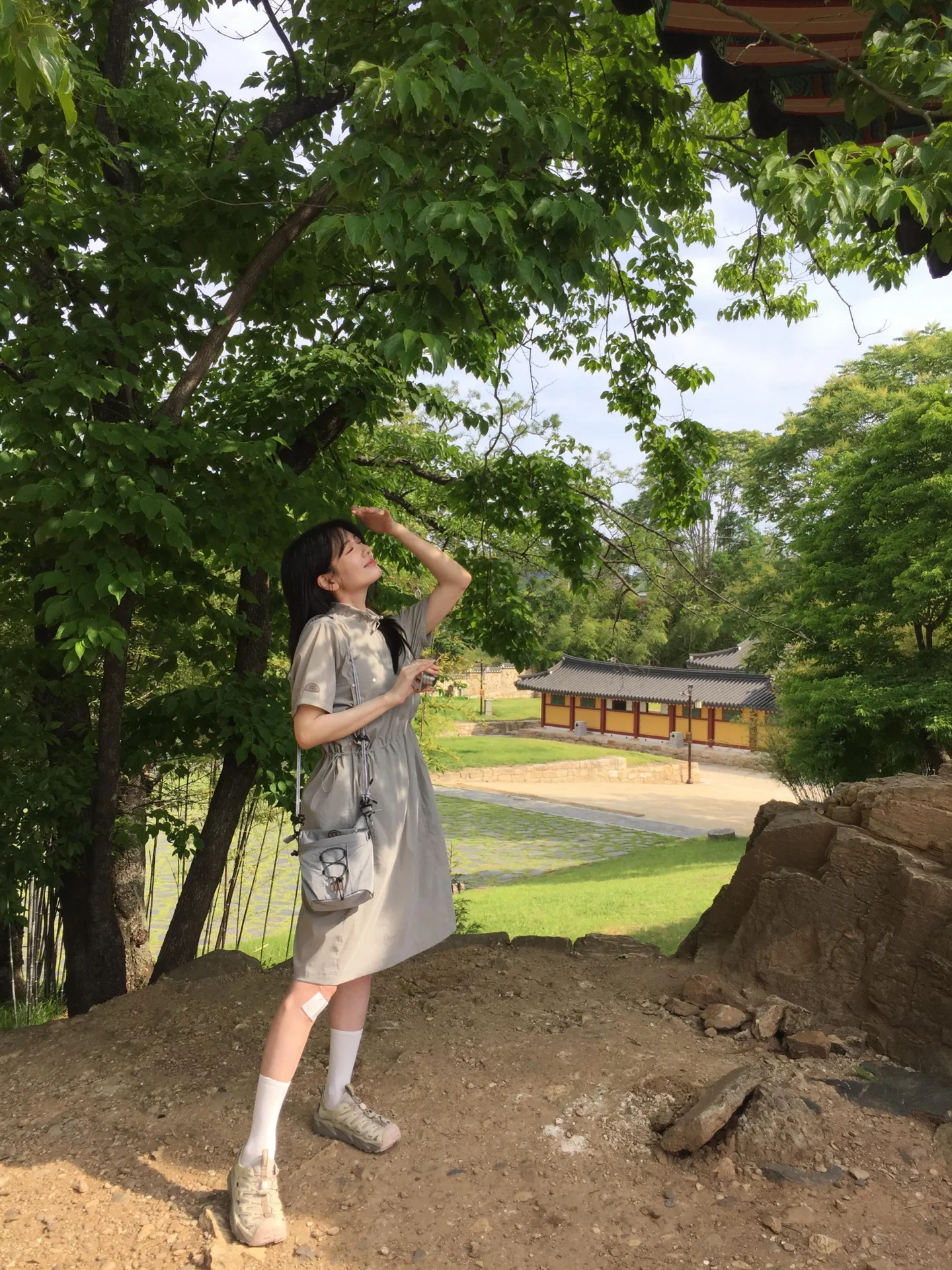 Stunning 37-Year-Old Actress Amazes Fans with Youthful Looks and Flawless Fashion
