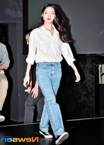 Kim Go Eun: The Master of Effortless Minimalist Style in the 'Exhuma' Era - image 4