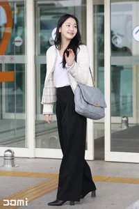 Kim Go Eun: The Master of Effortless Minimalist Style in the 'Exhuma' Era - image 1