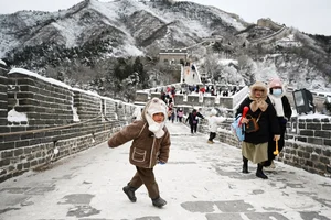 Breathtaking and Harsh Winter: Heavy Snow and Ice Blankets Northern China - image 6